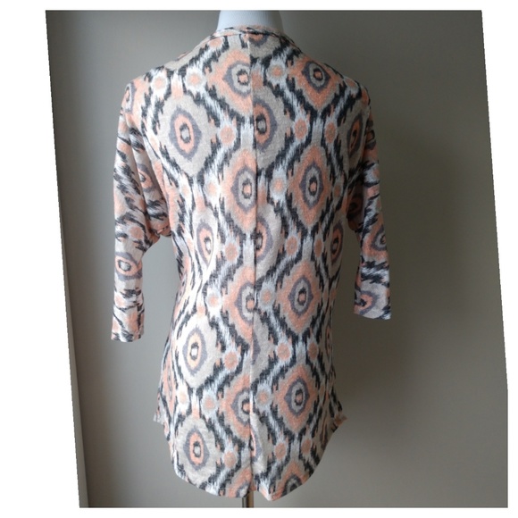 $10 w Bundle - Geometric Tunic - Picture 4 of 8